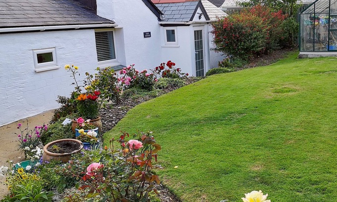 Tintagel Cottage | COVE COTTAGE, pet friendly, with a garden in Tintagel