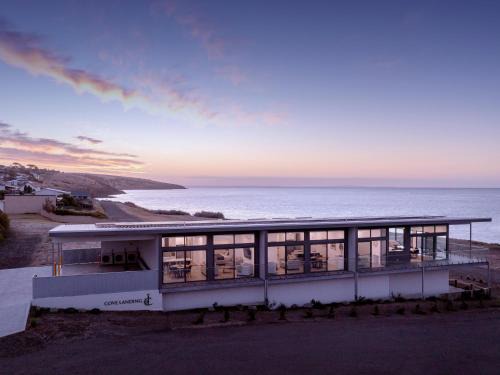 Penneshaw Apartment | Cove Landing Marina Apartments 1&2 Sleeps 8