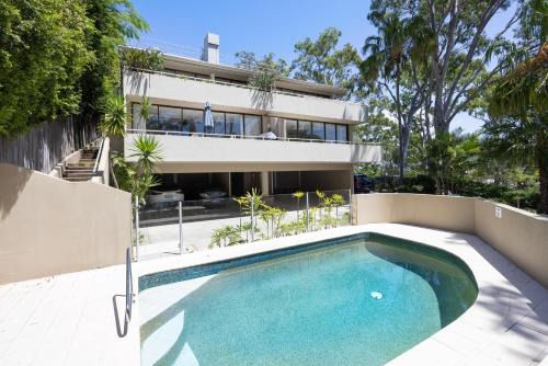 Noosa Heads House | Cove Point 5 Stylish Cove Escape