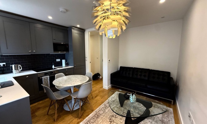 Covent Garden Apartment | Covent Garden 2-Bed Apt, Sleeps 6, 4 Mins to Tube