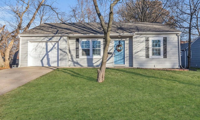 Overland Park House | Covered patio, finished basement, amazing location