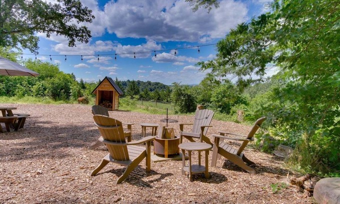 Strasburg RV Rental | Covered Wagon Camping with Valley View, Sleeps 4