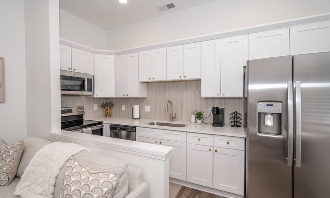 Covington Condo | Covington Charm 202 | Minutes from DT Cinci!