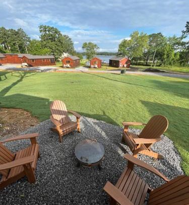 Centre Hotel | Cowan Creek Lodges