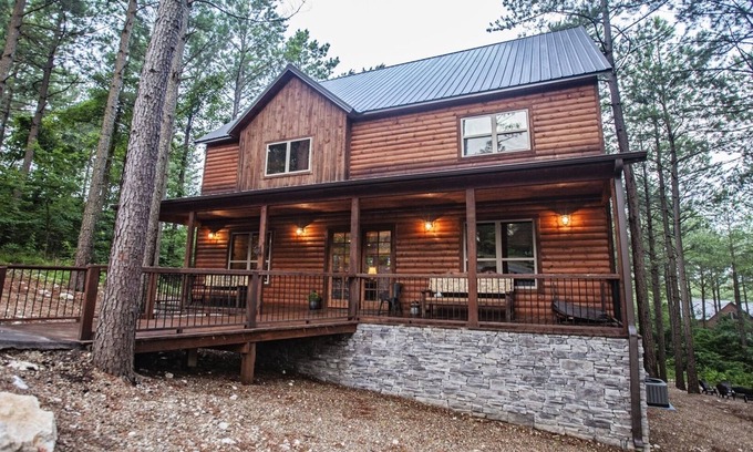 Broken Bow Cabin | Cowboy Castle - Ridge Line Lodge, Hot Tub, Games, Outdoor Entertaining🔥 🌲