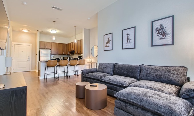 The Gulch Apartment | Cowboy Take Me to Broadway - 2bed/2bath