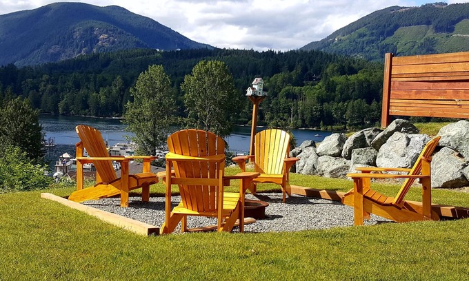 Lake Cowichan Apartment | Cowichan is calling you out to PLAY!