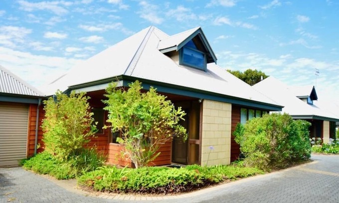Augusta House | Cowrie Chalet - close to the river and town - Cowrie Chalet - Close to the river
