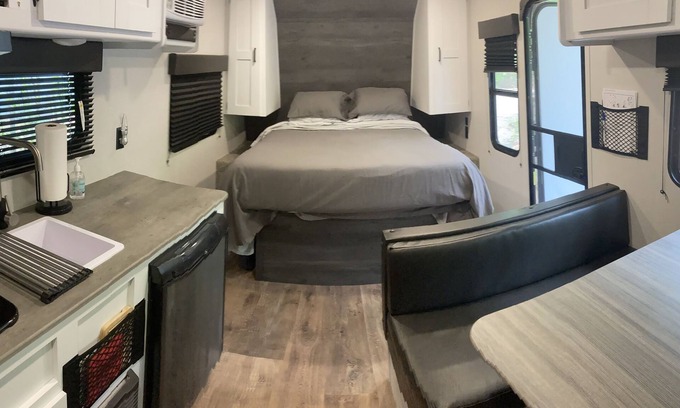 Lindale House | Coyote Creek Camper w/ Nature Trail & Fire Pit.