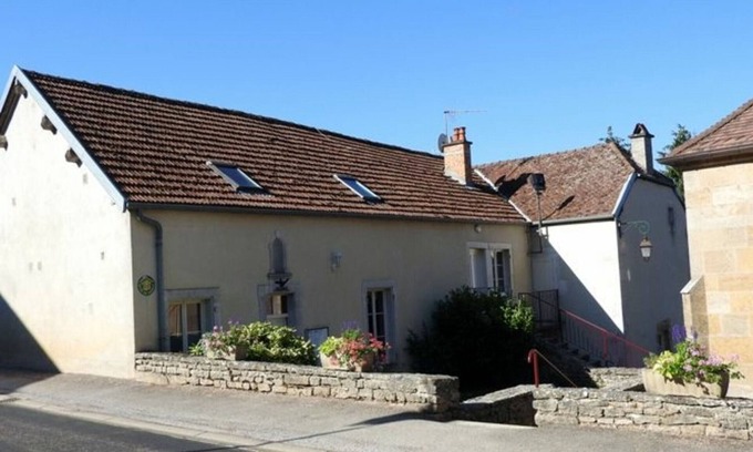 Perrancey-les-Vieux-Moulins Cottage | Cozy Gîte in Village Center, 2 Bedrooms, Convertible Sofa, Easy Access, Shared Yard