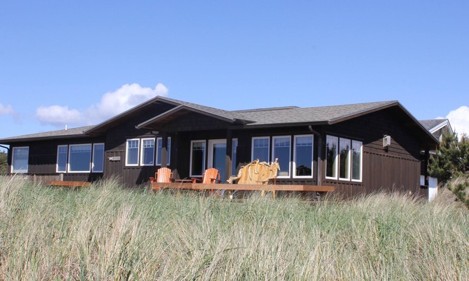 Manzanita House | COZEYS! Manzanita's Splendid Oceanfront Beach Home Single Story MCA # 1527