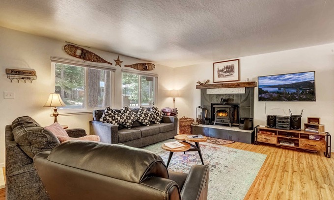 North Upper Truckee Cabin | Coziness Cabin - Cute little cabin in the Tahoe woods!