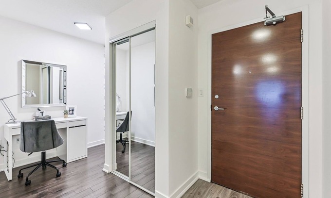 Bathurst Quay Condo | Cozy 1+1 Bedroom Condo in Downtown Toronto