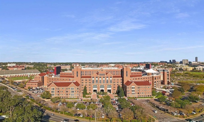 Tallahassee Condo | Cozy 1/1 Walking distance to Doak Campbell Stadium and campus