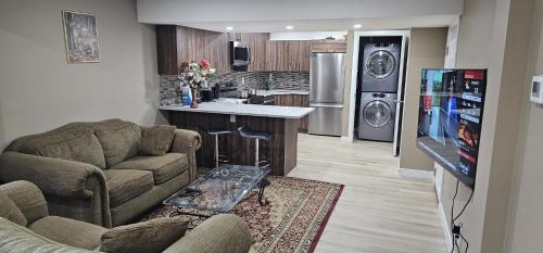 Airdrie Apartment | Cozy 1 and 2 Bedroom Guesthouse South West Airdrie