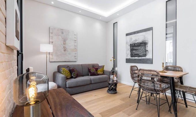 Quartier du Port Apartment | Cozy 1 Bdr Place du Pin - AC & Quiet Balcony