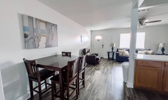 Biloxi Apartment | Cozy 1 bed/1 bath Condo with pool-close to beach