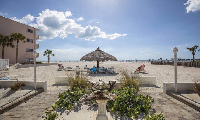 Sarasota Condo | Cozy 1 bed beach condo on beautiful Lido Beach!
