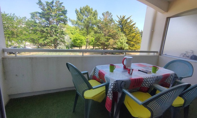 Saint-Jean-de-Monts Apartment | Cozy 1-Bed Apartment near Saint-Jean-de-Monts Beach, Free Wifi, Parking