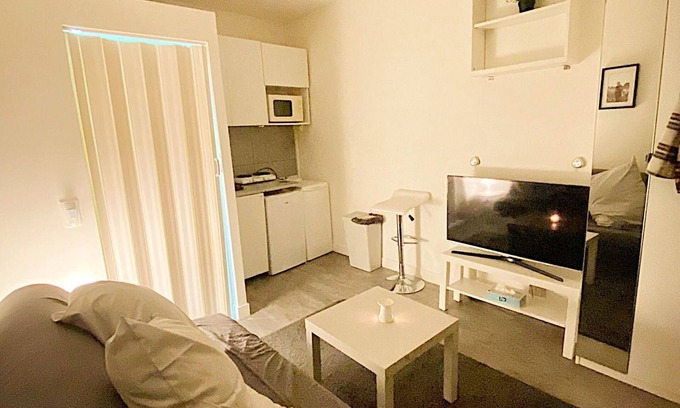 Issy-les-Moulineaux Apartment | Cozy 1-bedroom apartment with WiFi, AC in charming Issy-les-Moulineaux