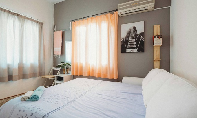 Indirapuram Apartment | Cozy 1-bedroom apartment in fantastic indirapuram with AC