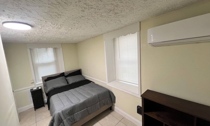 Jersey City Apartment | Cozy 1-bedroom apartment with WiFi, AC in welcoming North Bergen