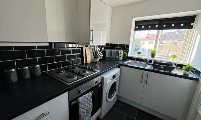 St Helens Apartment | Cozy 1-bedroom apartment with AC, WiFi in delightful St Helens