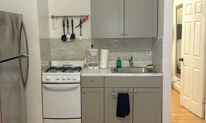 Queens Apartment | Cozy 1-Bedroom Apartment Near Williamsburg Brooklyn