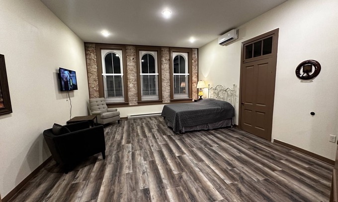 New Ulm Apartment | Cozy 1 bedroom apartment located in beautiful downtown New Ulm Mn.