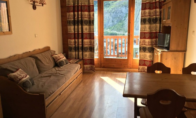 Valloire Apartment | Cozy 1-Bedroom Apartment for 4, South-Facing, 3-Star Rating, Near Slopes, Valloire