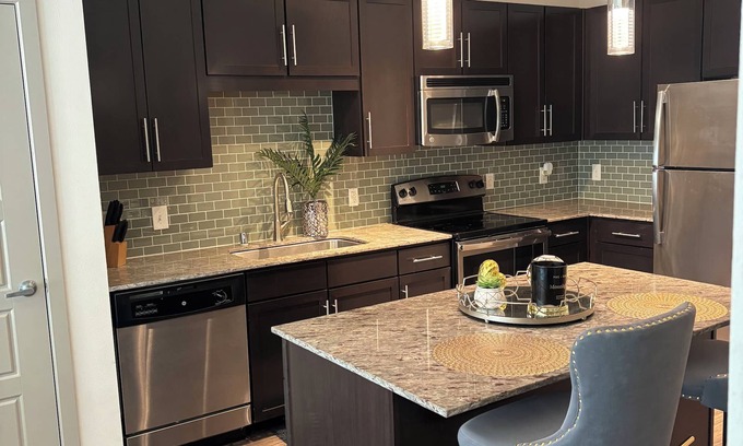 West Dallas Apartment | Cozy 1-bedroom apartment in delightful Downtown- Dallas with WiFi & Pool!