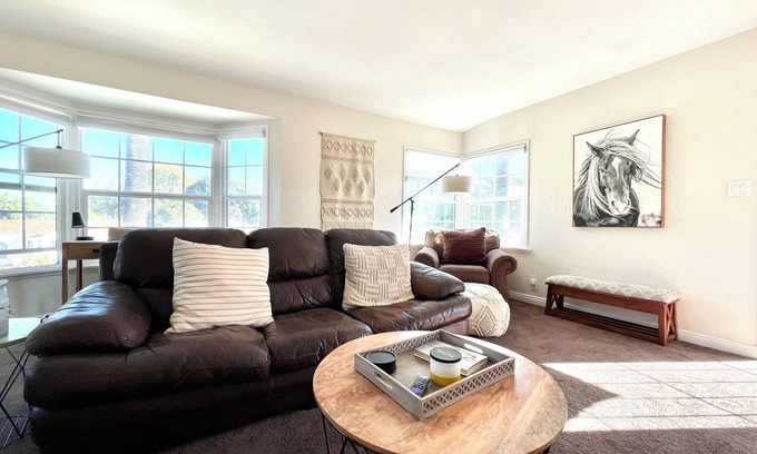 Wrigley Apartment | Cozy 1 Bedroom Apt with WFH Set Up