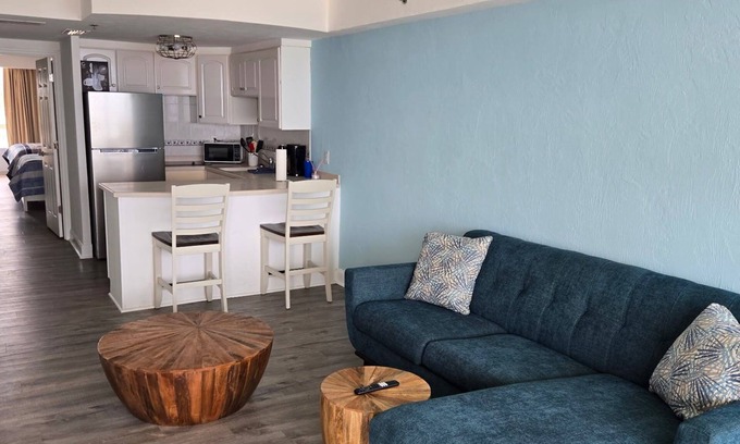 Ortona Park Condo | Cozy 1-bedroom condo with WiFi, AC in fabulous Daytona Beach
