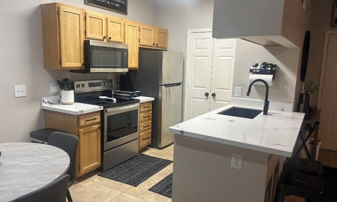 Camelback East Condo | Cozy 1-bedroom condo in enjoyable Phoenix right off the 202 by the airport