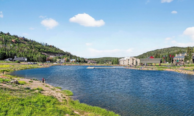 Brian Head Condo | Cozy 1-bedroom condo in Brian Head - right next to the Giant Steps lift!
