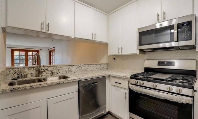 Eastside Apartment | Cozy 1-bedroom condo with WiFi, AC in welcoming Long Beach