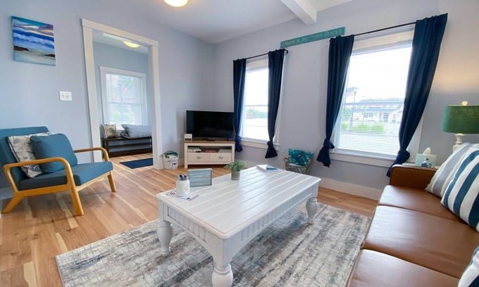 Lincolnville House | Cozy 1 bedroom cottage on Lincolnville Beach