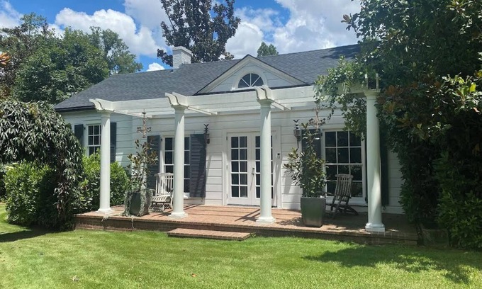 LaGrange Cottage | Cozy 1-bedroom cottage with fitness equipment and AC in charming LaGrange