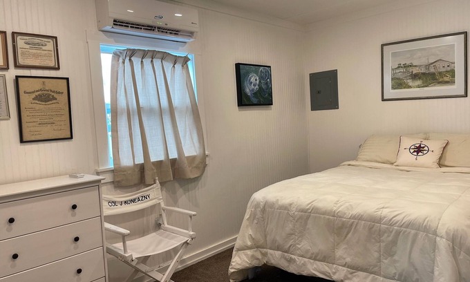 Key West Boat Rental | Cozy 1 Bedroom Green Flash Houseboat @ the Perry Marina with WiFi, AC