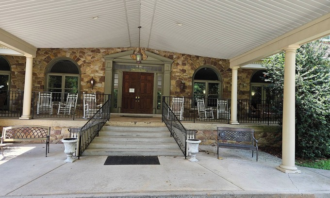Valley Forge House | Cozy 1-bedroom hotel in enchanting Phoenixville with AC, WiFi