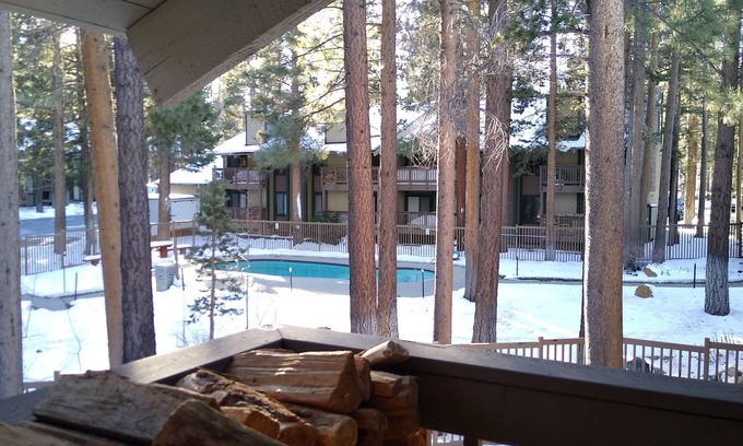 Mammoth Lakes Condo | Cozy 1 Bedroom Plus Loft Condo Perfect for Family Getaway in the Town of Mammoth