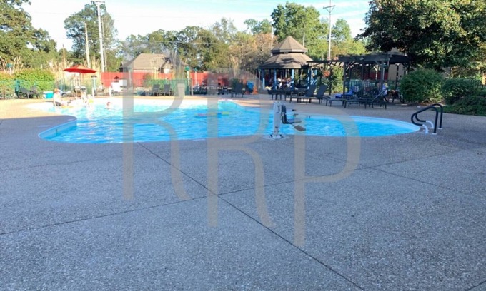Branson Resort | Cozy 1-bedroom resort with AC, WiFi in fantastic Branson, the Falls Village