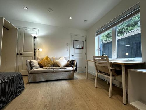 West Point Grey House | Cozy 1-Bedroom Retreat, Prime Location on W 14th!