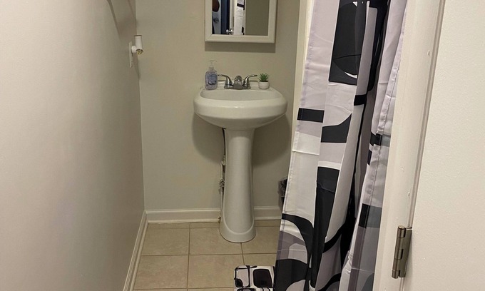 Fells Point Apartment | Cozy 1-bedroom with AC and WiFi in marvelous Baltimore.