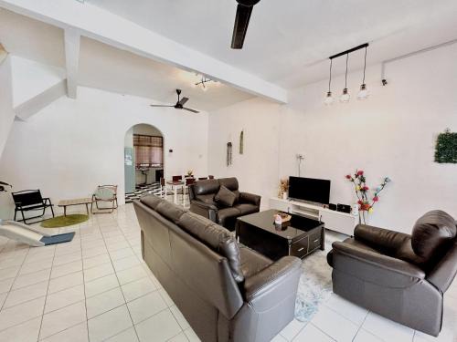 Central Seberang Perai House | Cozy 10 Entire House 4 Bedroom At Alma Bukit Mertajam