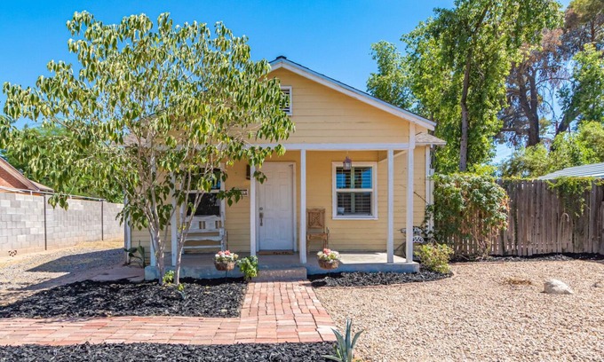 Midtown House | Cozy 1930's Bungalow Beautifully Redone in Quiet Phx Neighborhood with Huge Yard