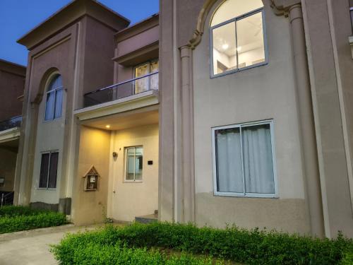 Sanganer House | Cozy 1BHK Retreat With Kitchen & Living Room