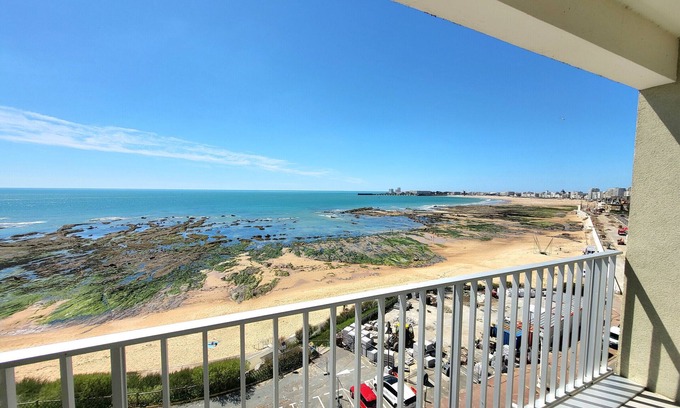 Les Sables d'Olonne Apartment | Cozy 1BR Apartment in Les Sables - Seafront, near beach & shops, balcony, pet friendly