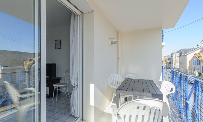 Quartier des Dunes Apartment | Cozy 1BR Apartment with Balcony, 50m from Beach, Near Shops & WiFi