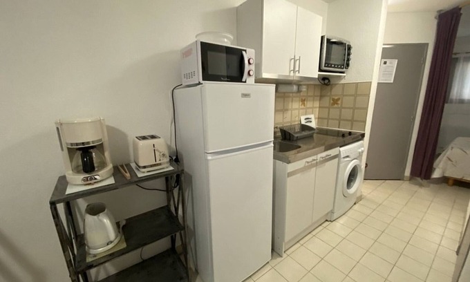 Balaruc-les-Bains Apartment | Cozy 1BR Apartment with Terrace & Amenities - Balaruc-les-Bains, Near Thermal Bath